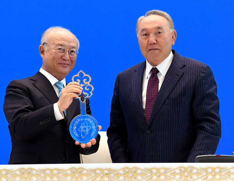 Photo: IAEA Director-General Yukiya Amano (left) with Kazakh President Nursultan Nazarbayev with the symbolic key to the IAEA-LEU Bank. Credit: Official Site of the President of the Republic of Kazakhstan. - Photo: 2017