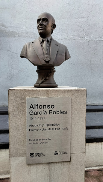 mage: Alfonso García Robles bust at La Salle University.
Photo: Guillermo Ayala Alani