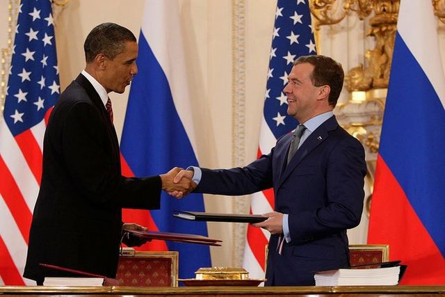 Photo: U.S: President Barack Obama and Russian counterpart Dmitry Medvedev after signing the “New START” treaty on 8 April 2010 in Prague. CC BY 4.0.